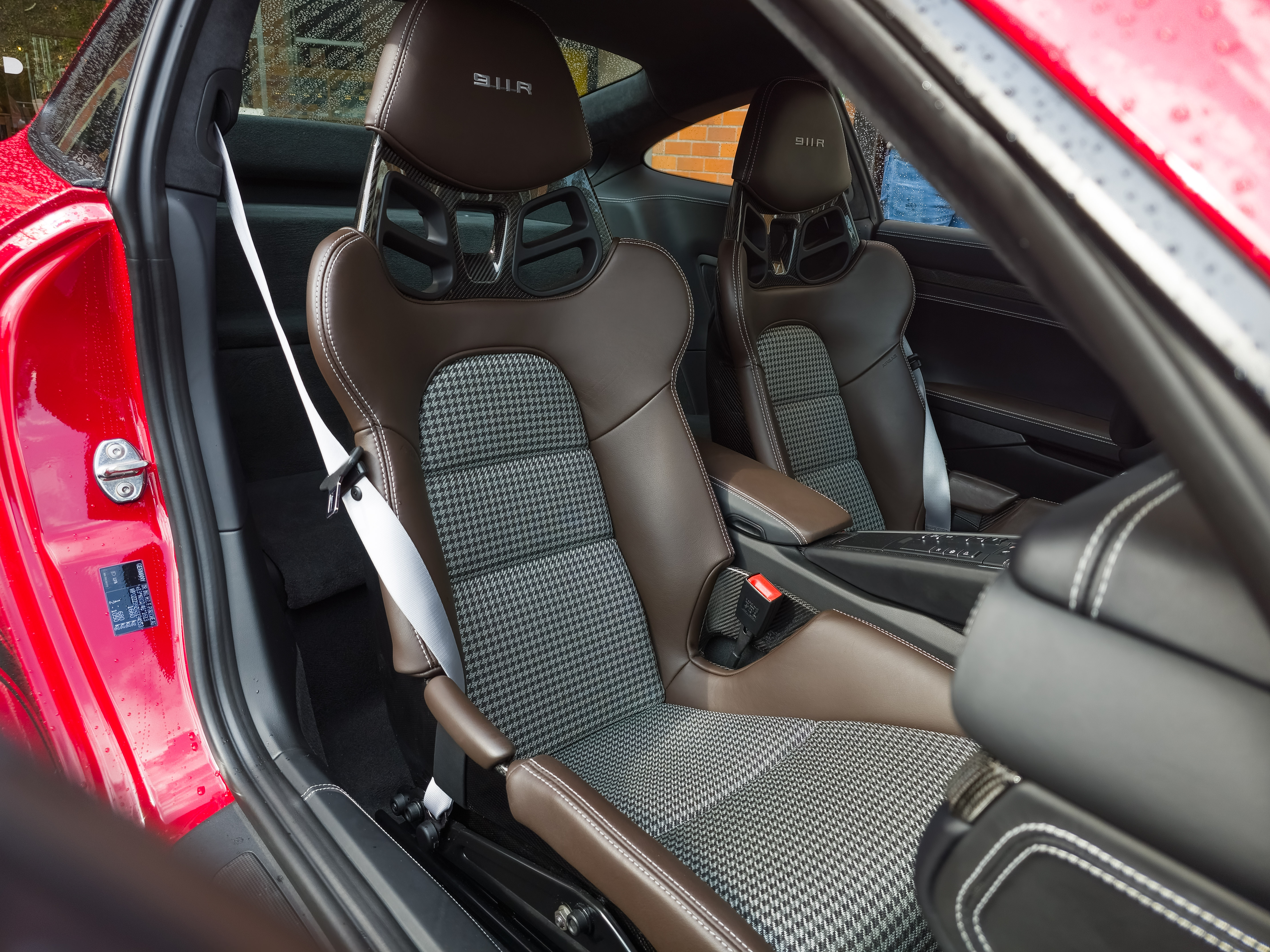 911 R, el manifiesto de Weissach sobre la pureza analógica