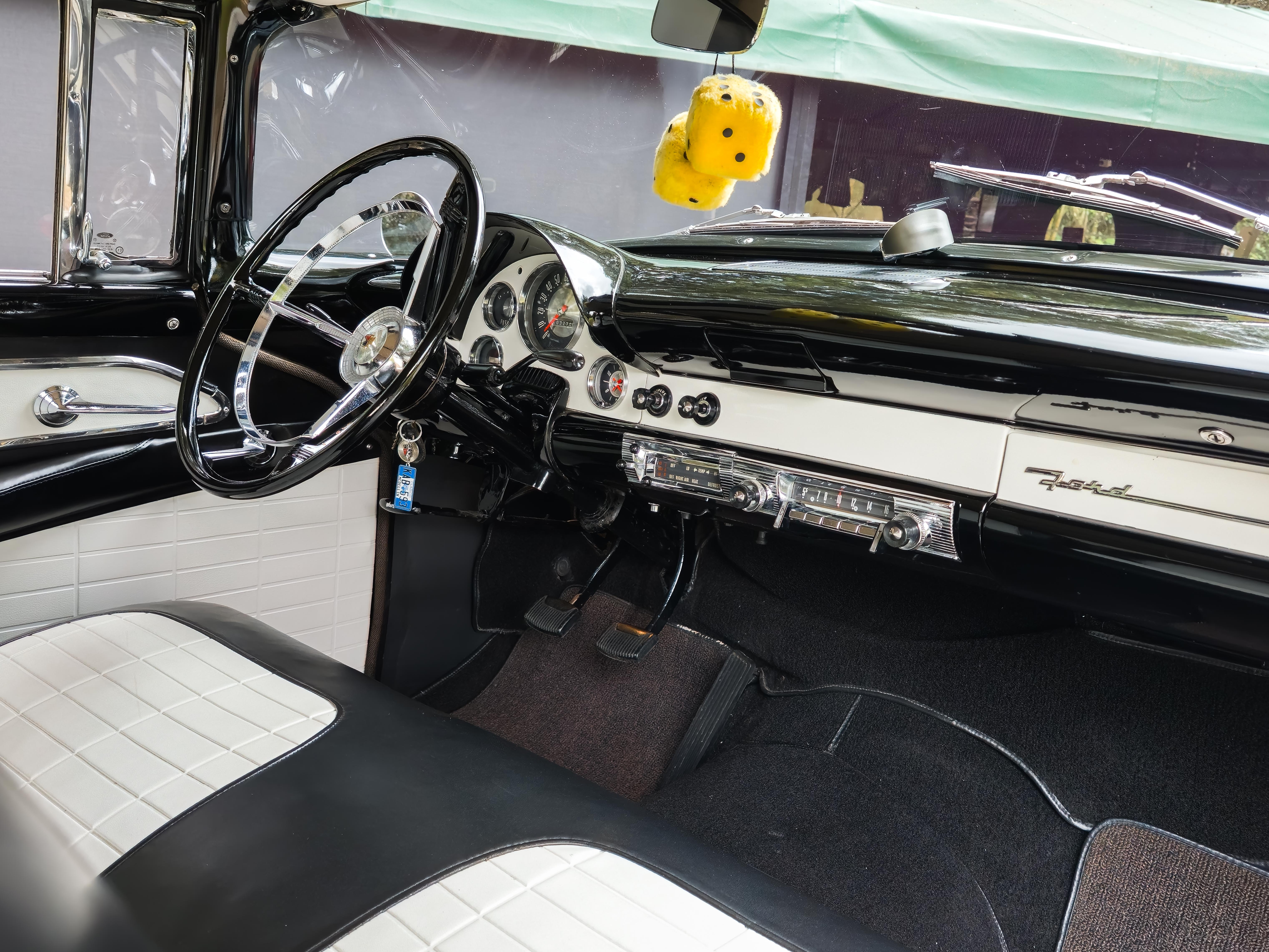 Ford Fairlane Sunliner 1956