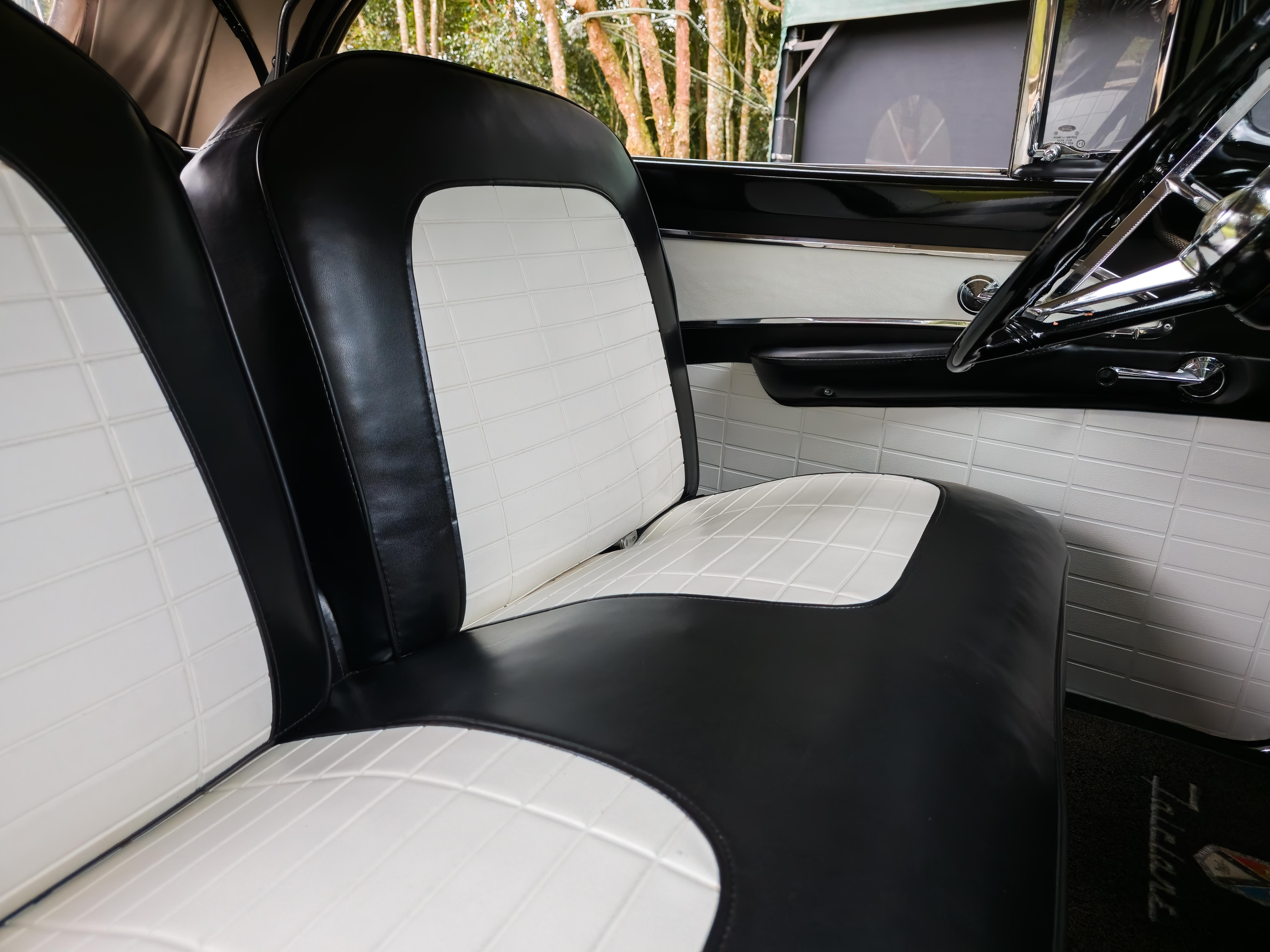 Ford Fairlane Sunliner 1956