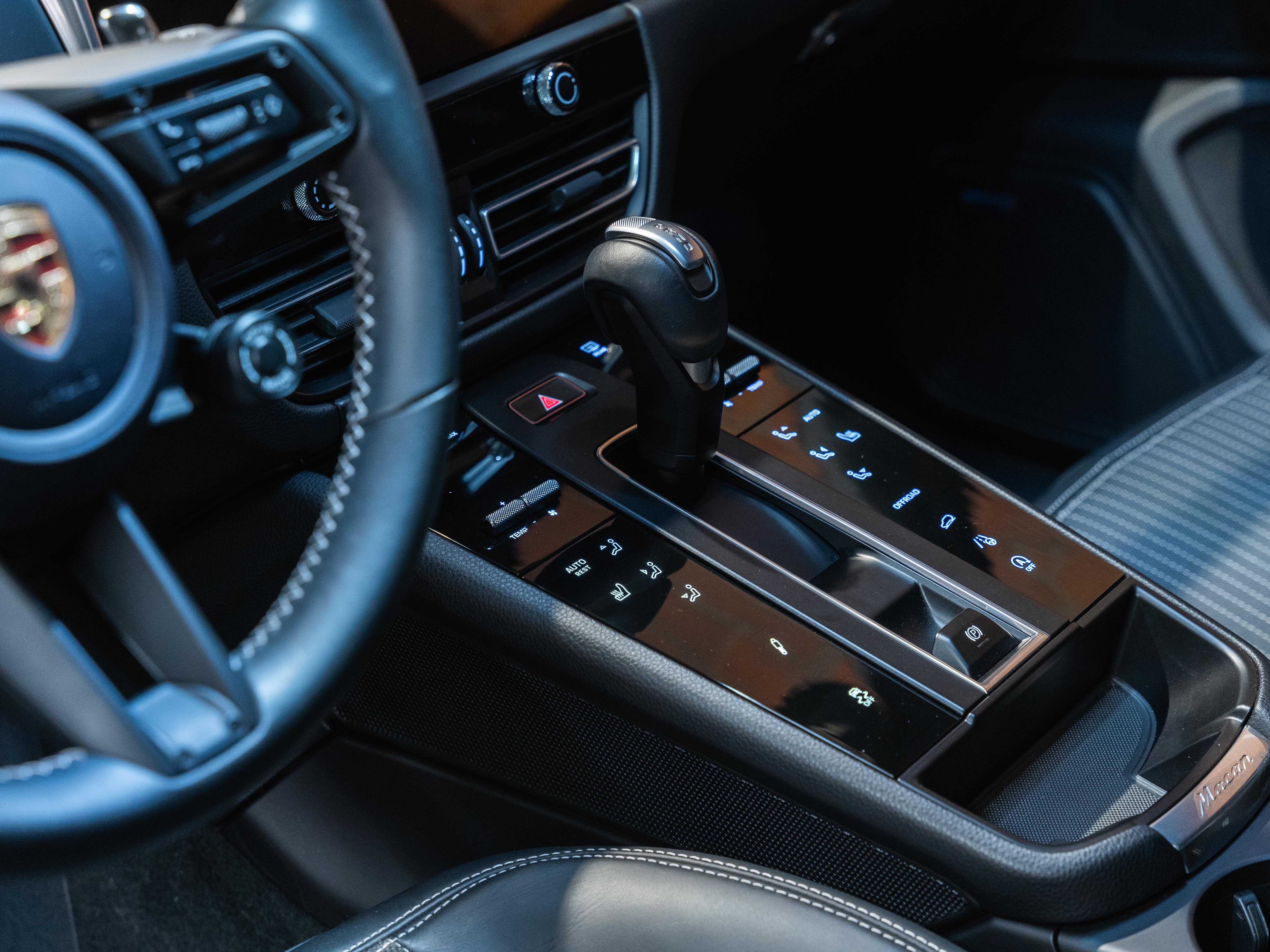 Porsche Macan T 2024