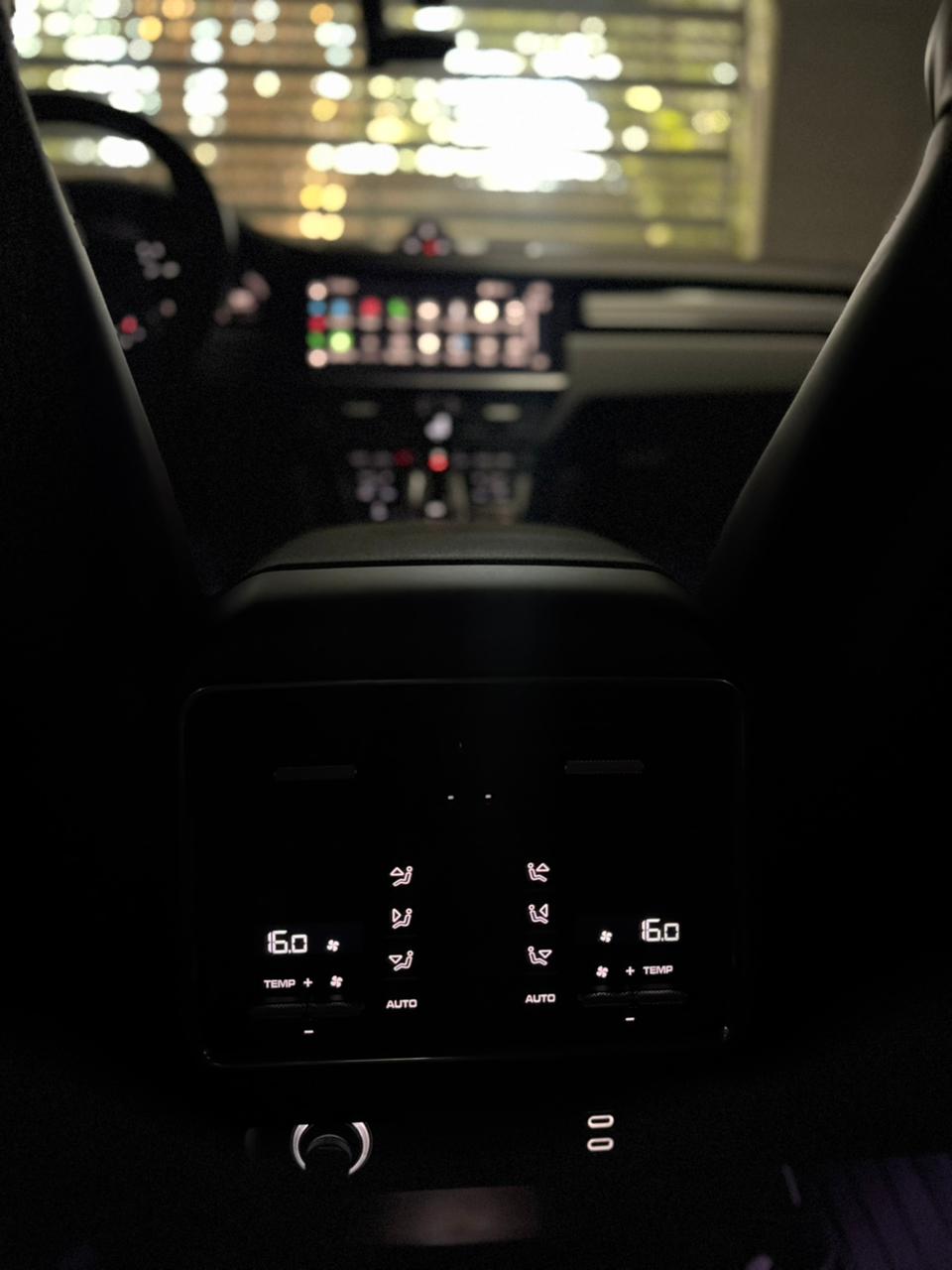 Porsche Cayenne Coupe Platinum Edition 2023