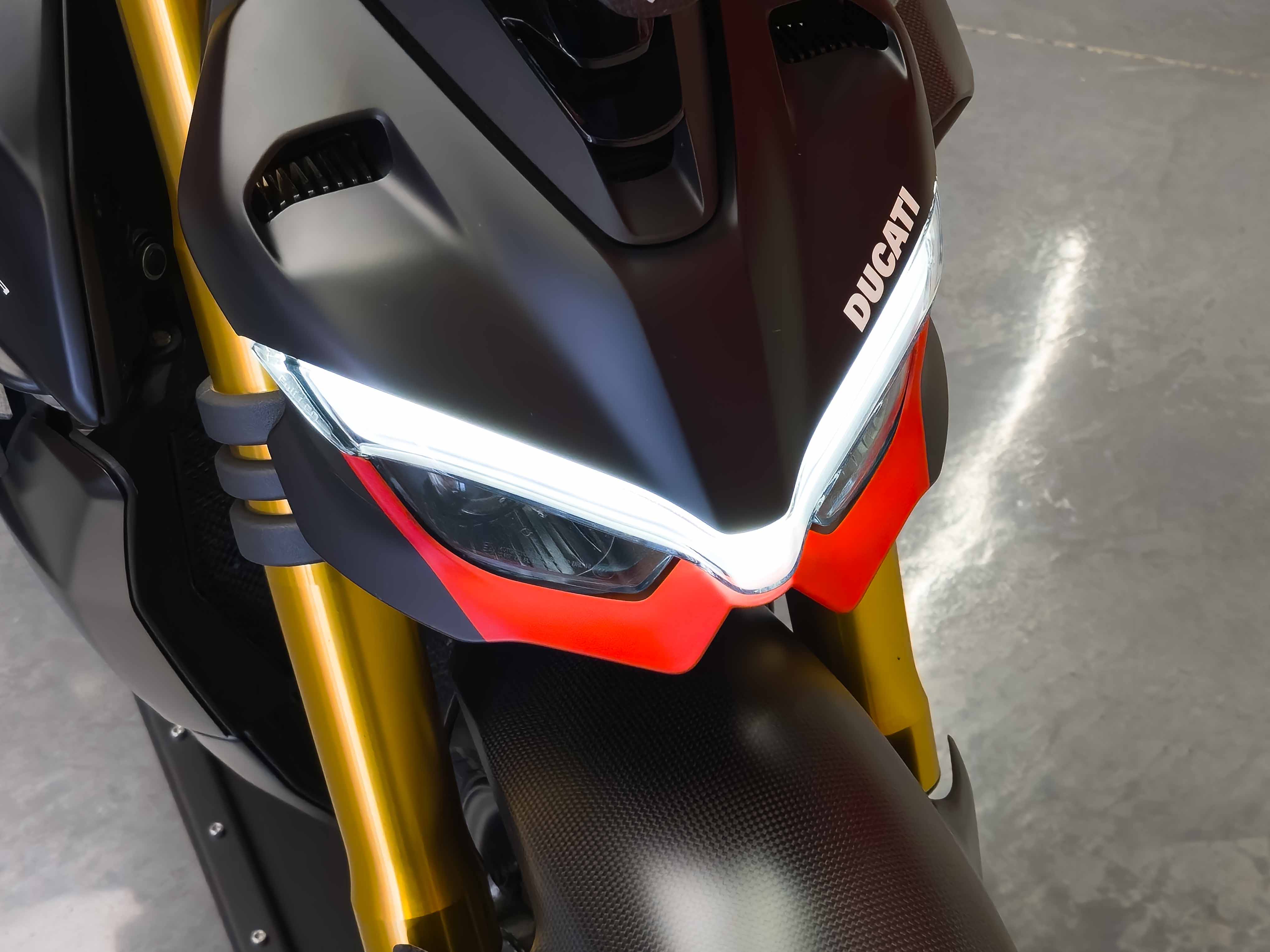 Ducati Street Fighter SP2 2024 - Foto 10