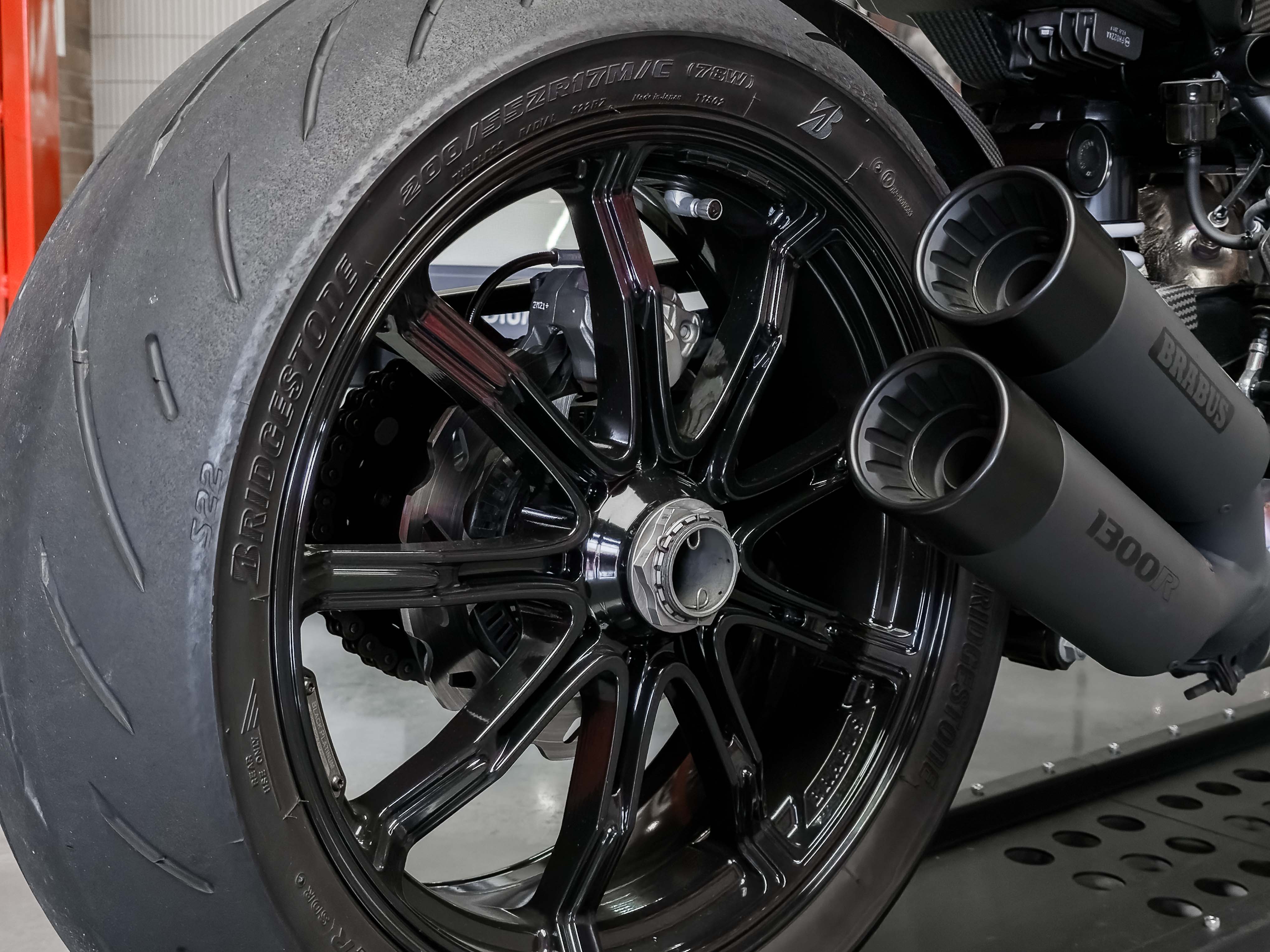 KTM Brabus 1300 R Edition 23 Superblack 2023 - Foto 18