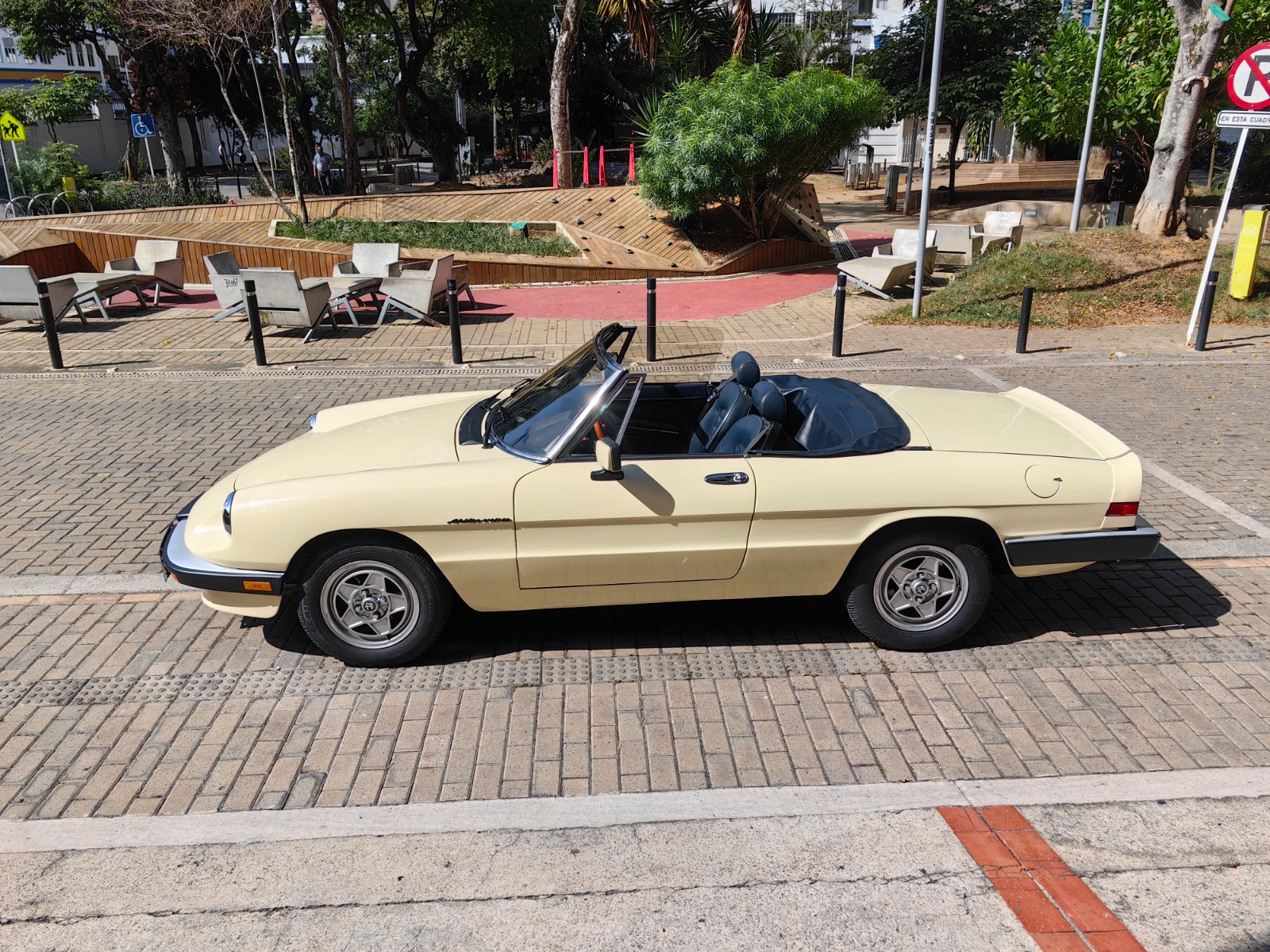 Alfa Romeo Spider Veloce 1983 - Foto 6